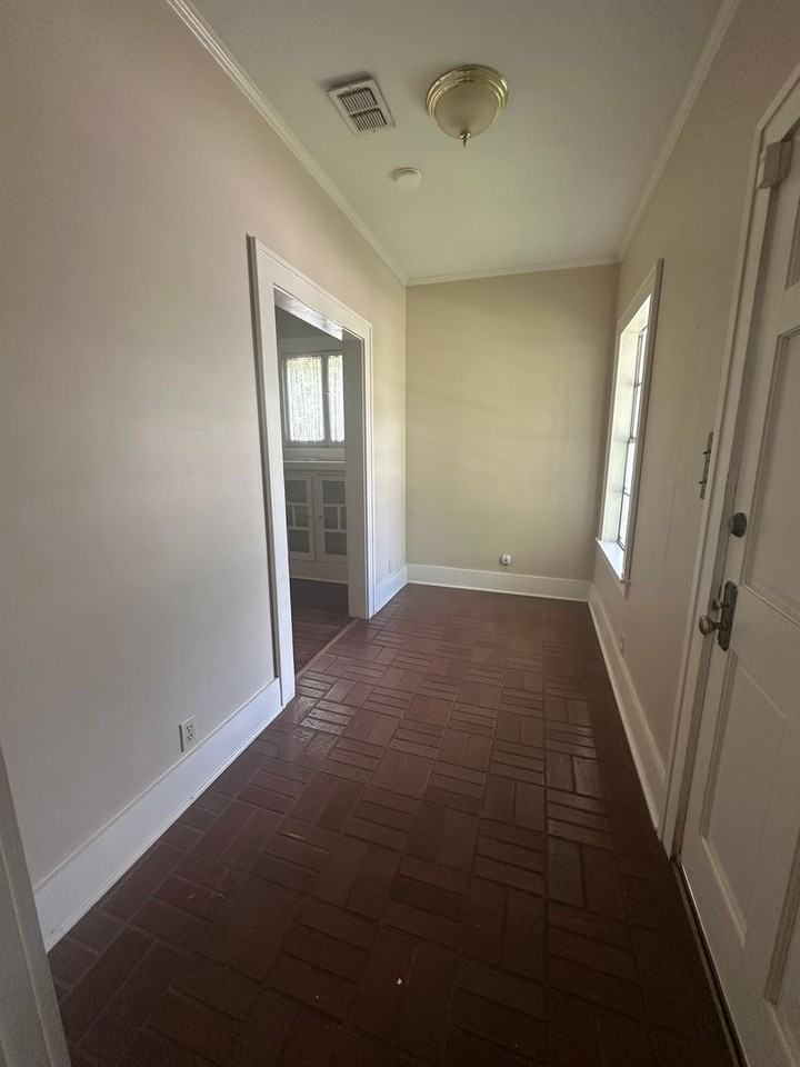 559 Gladstone Blvd - Photo 2 of 15