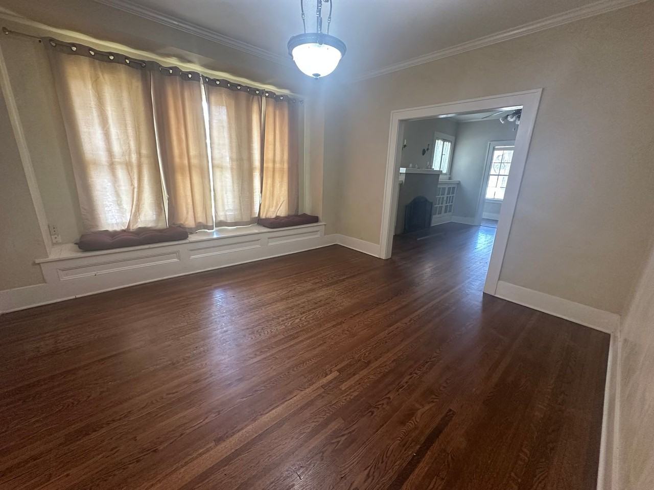 559 Gladstone Blvd - Photo 4 of 15