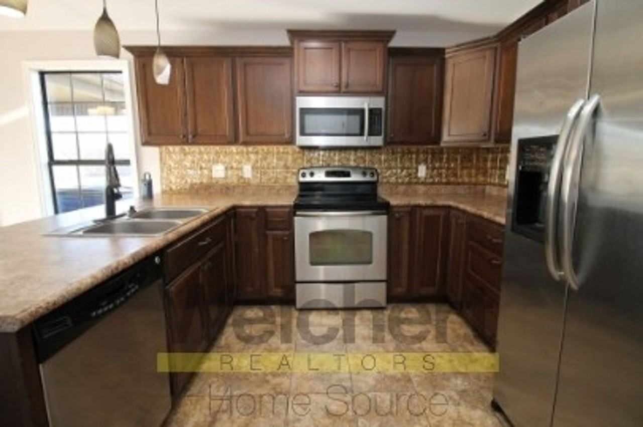 704 N 4th St - Photo 3 of 13