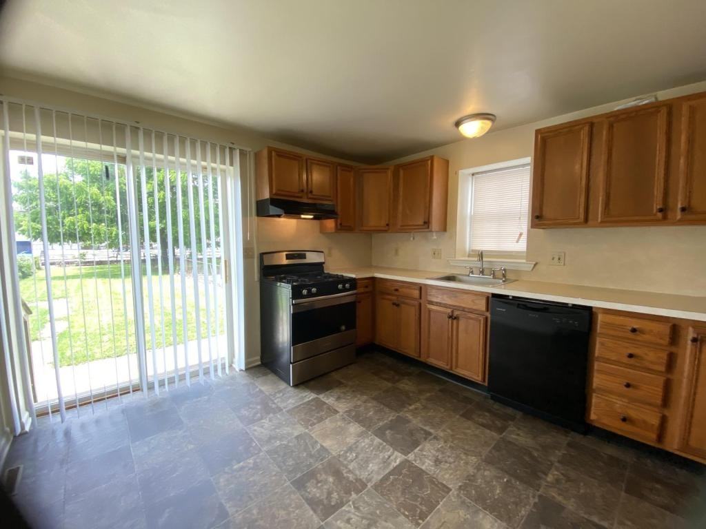 129 N 14th St - Photo 3 of 10