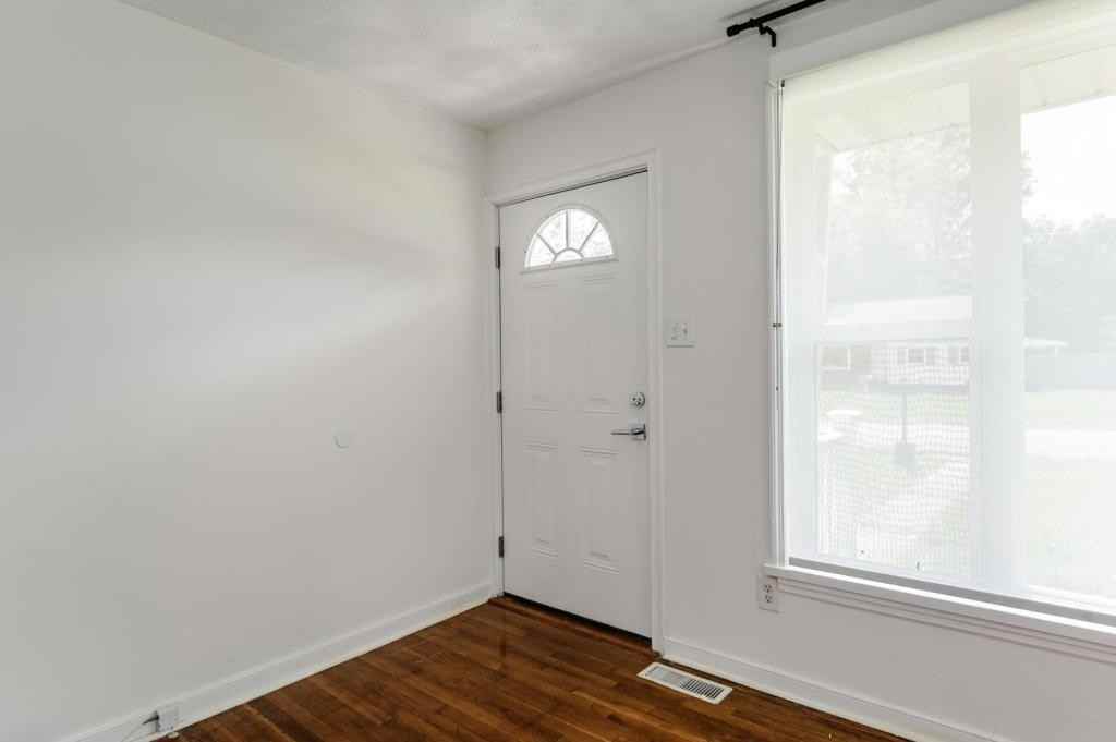 9507 Stockbridge Dr - Photo 2 of 50