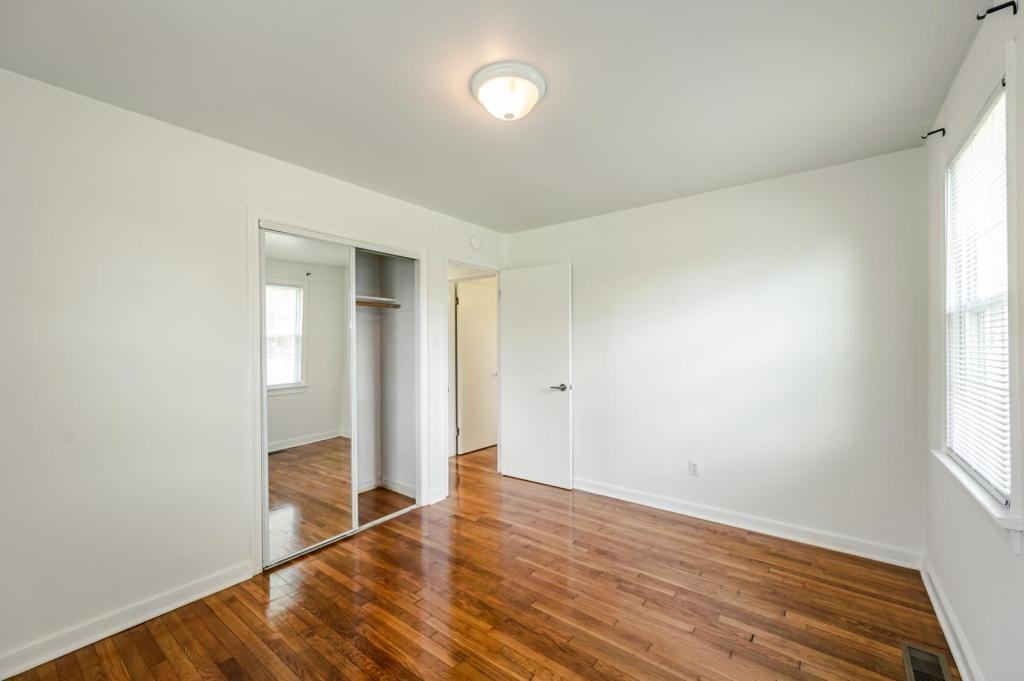 9507 Stockbridge Dr - Photo 3 of 50