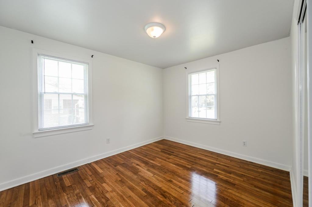 9507 Stockbridge Dr - Photo 5 of 50
