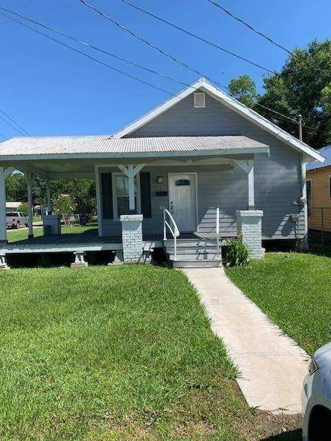 1105 W Hutchinson Ave - Photo 2 of 3