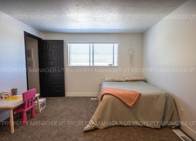 4424 W Skye Dr #MAIN - Photo 4 of 30