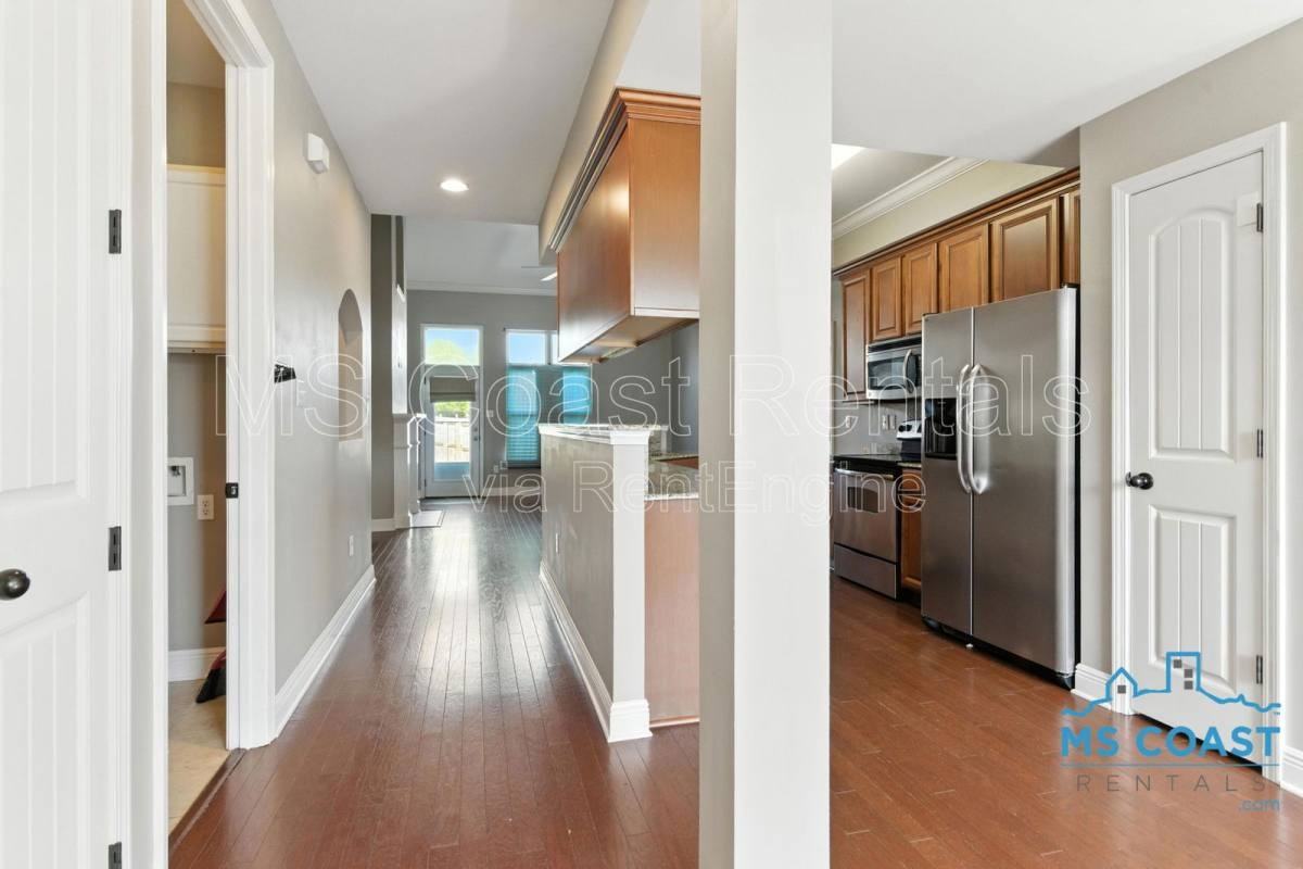 17194 Palm Ridge Dr - Photo 3 of 10