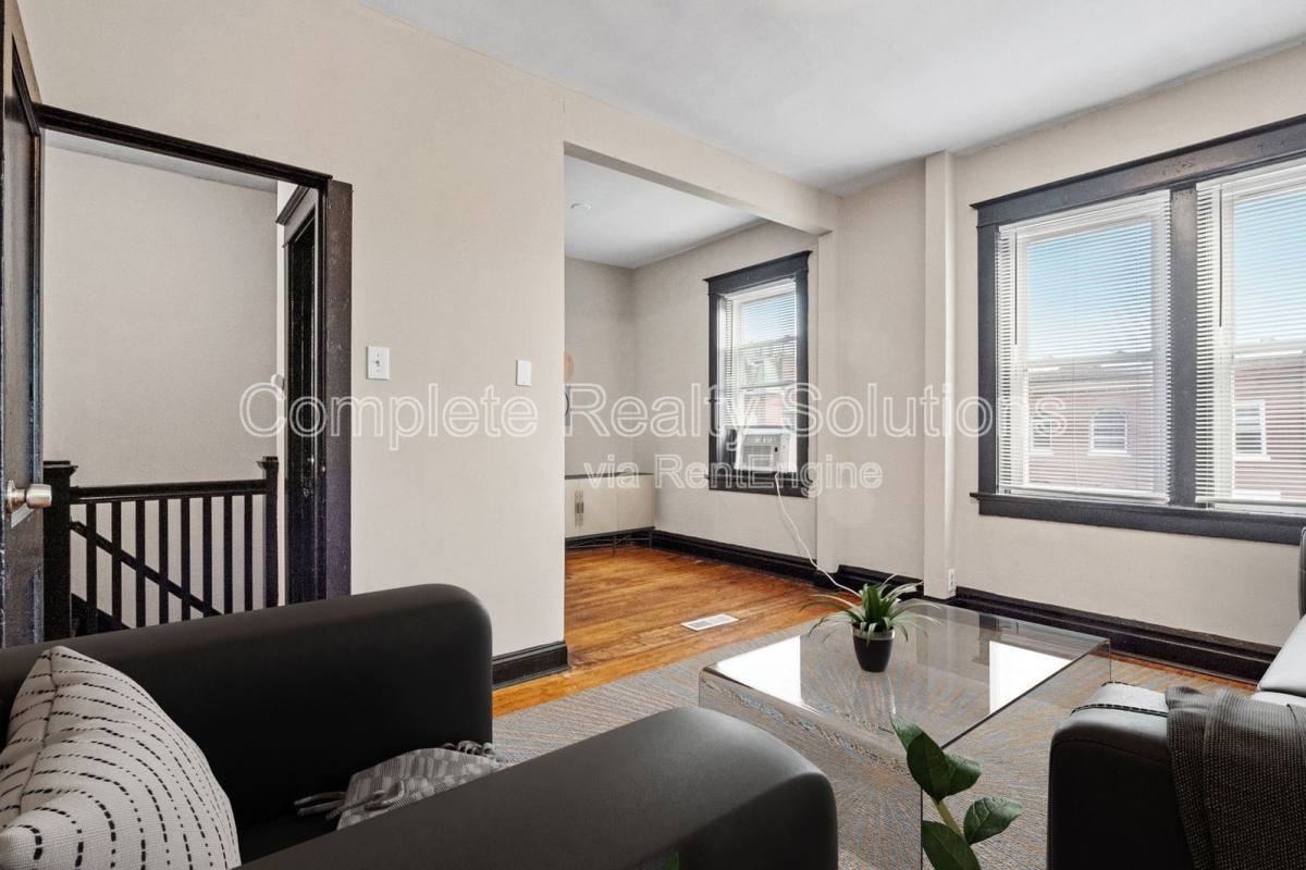 3001 S Compton Ave #3003 - Photo 3 of 10