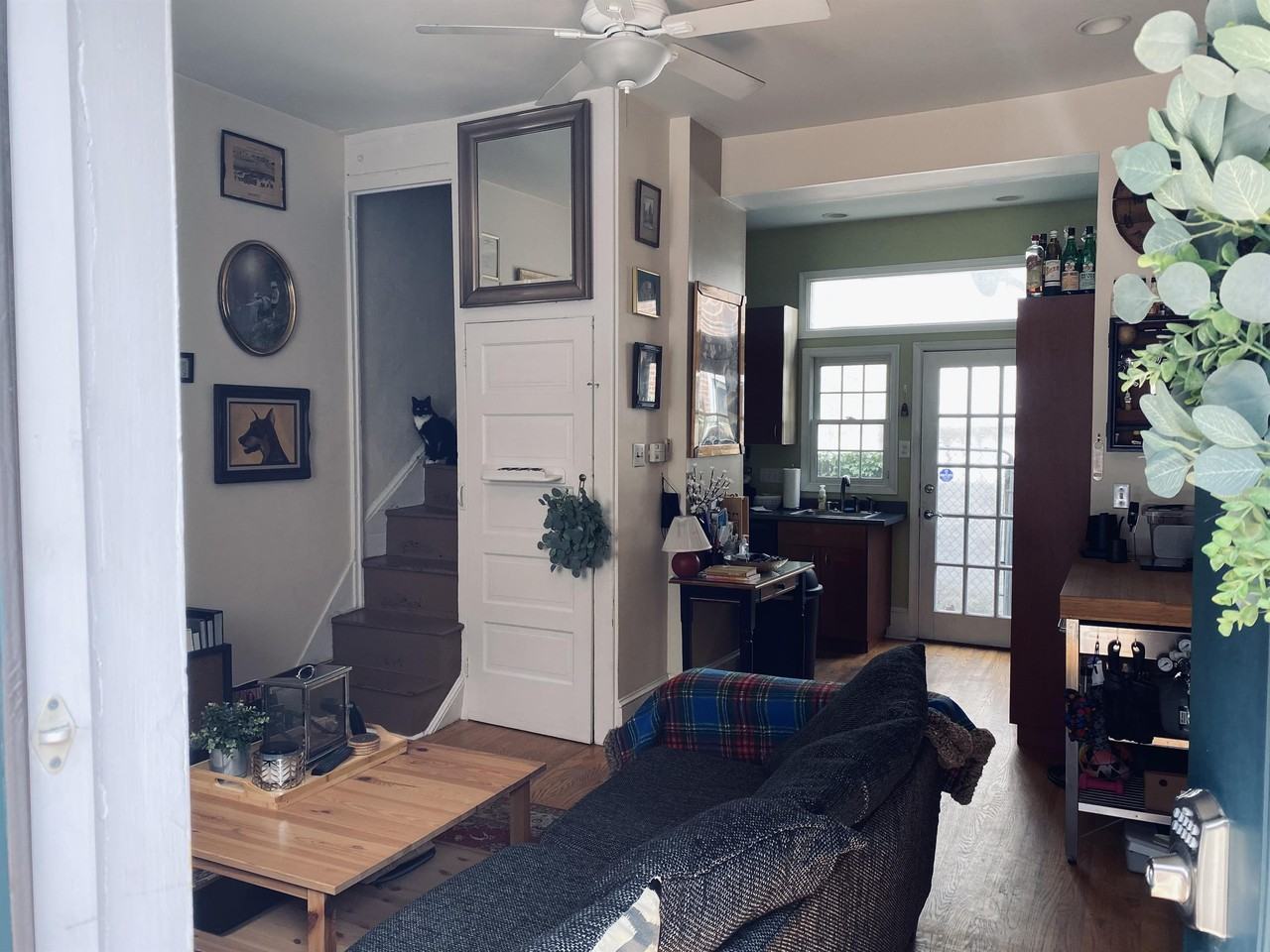 734 N Taylor St - Photo 2 of 20