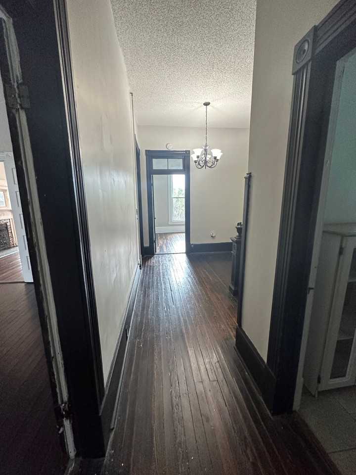 808 1/2 E Henry St - Photo 2 of 20