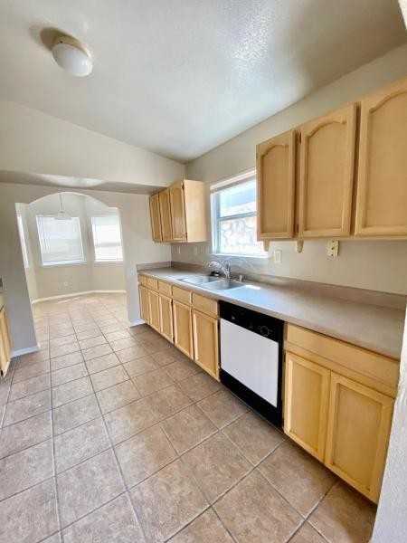 2253 Tierra De Oro Way - Photo 2 of 40