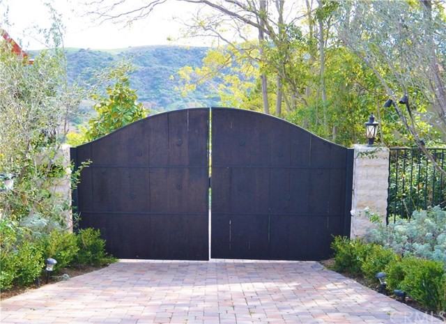 2095 Temple Hills Dr - Photo 2 of 29