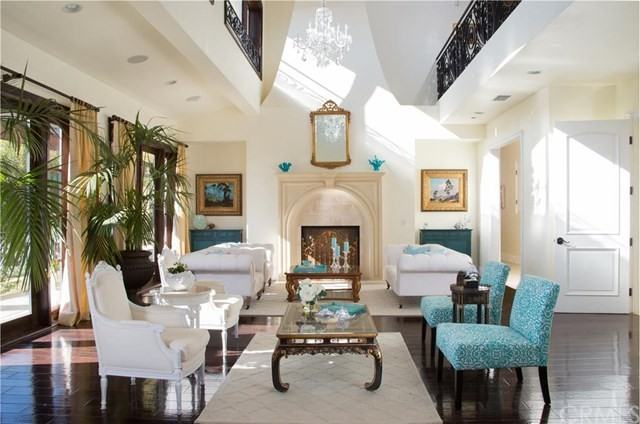 2095 Temple Hills Dr - Photo 3 of 29