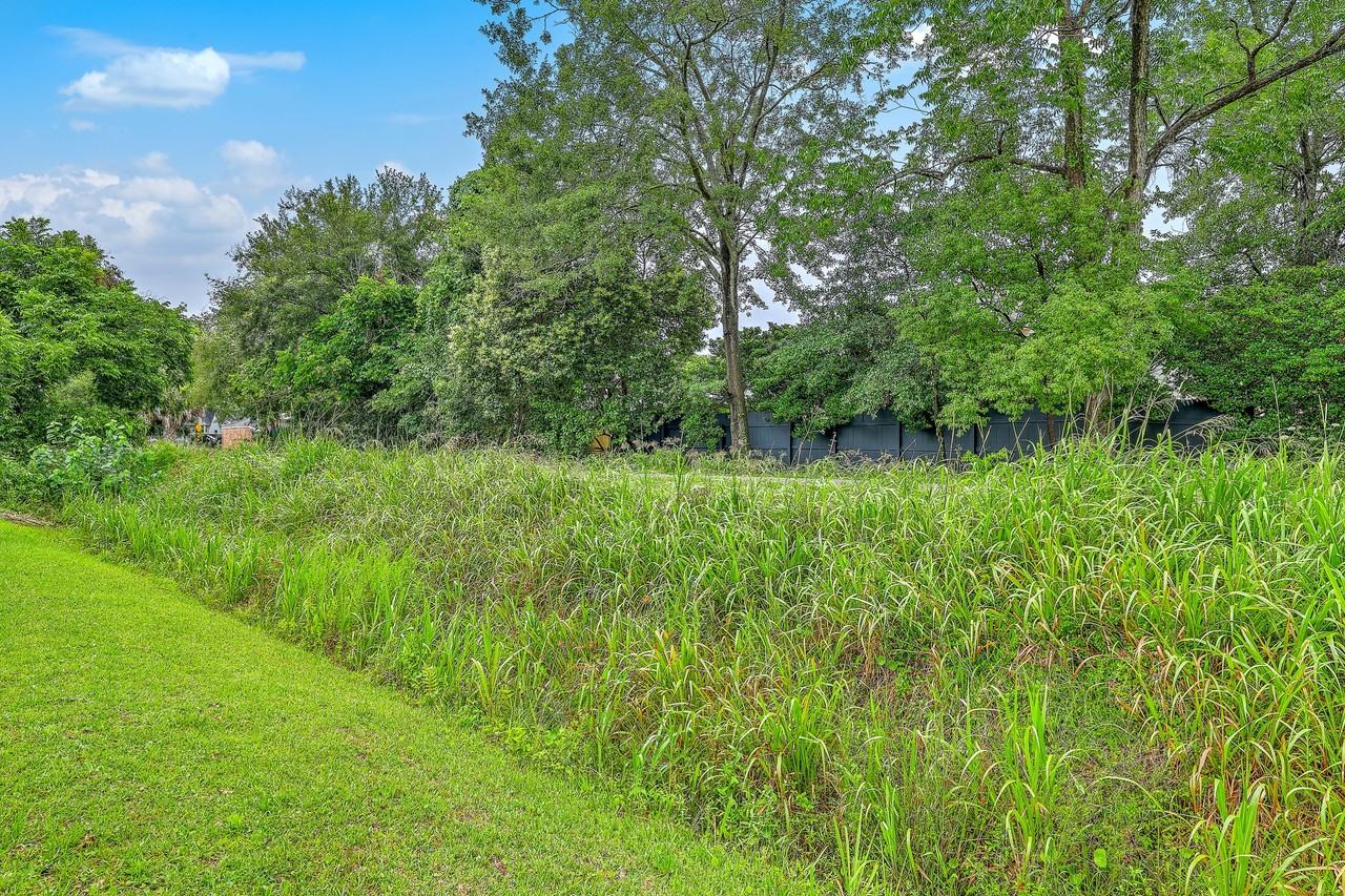 652 Windermere Boulevard - Photo 4 of 17