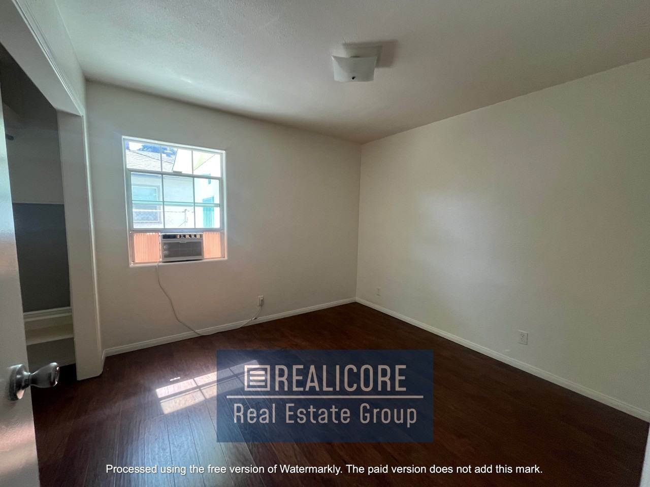 932 W 31st St #1 - Photo 2 of 10