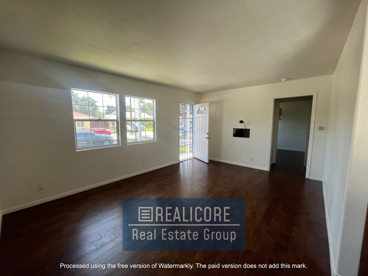 932 W 31st St #1 - Photo 3 of 10