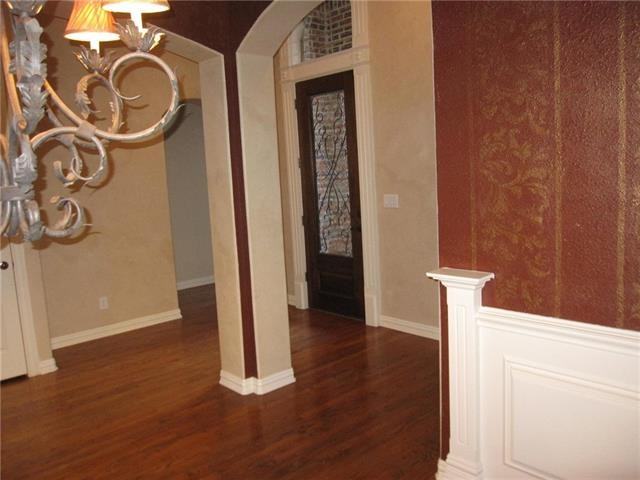 213 Versailles Ln - Photo 2 of 35