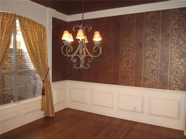 213 Versailles Ln - Photo 3 of 35