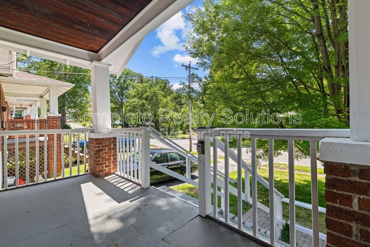 40 S Hartnett Ave - Photo 2 of 34