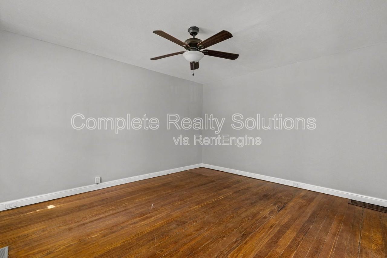 40 S Hartnett Ave - Photo 3 of 34