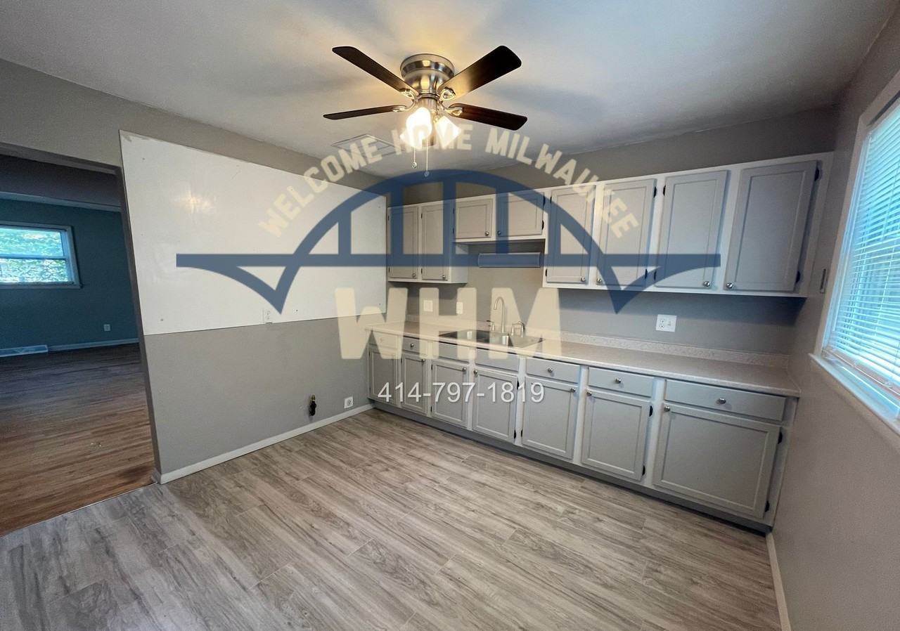 4054 N 68th St - Photo 5 of 16