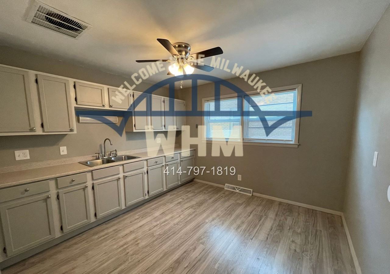 4054 N 68th St - Photo 6 of 16