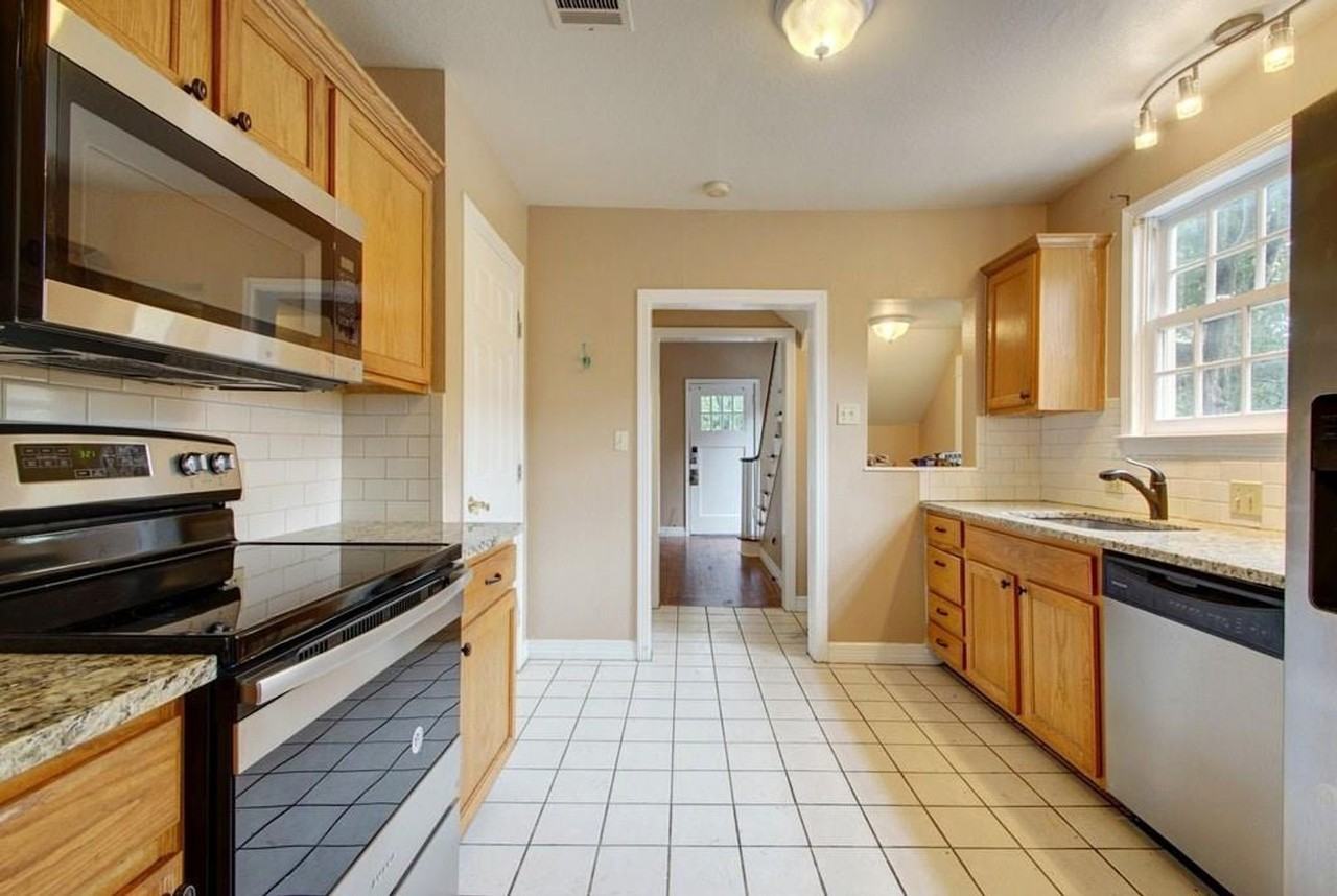 1100 W 22nd St - Photo 3 of 27