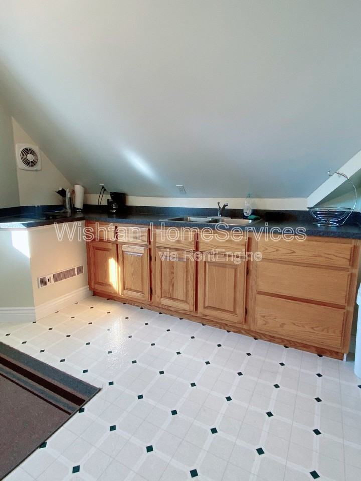 538 N Randolph St #A1 - Photo 3 of 23