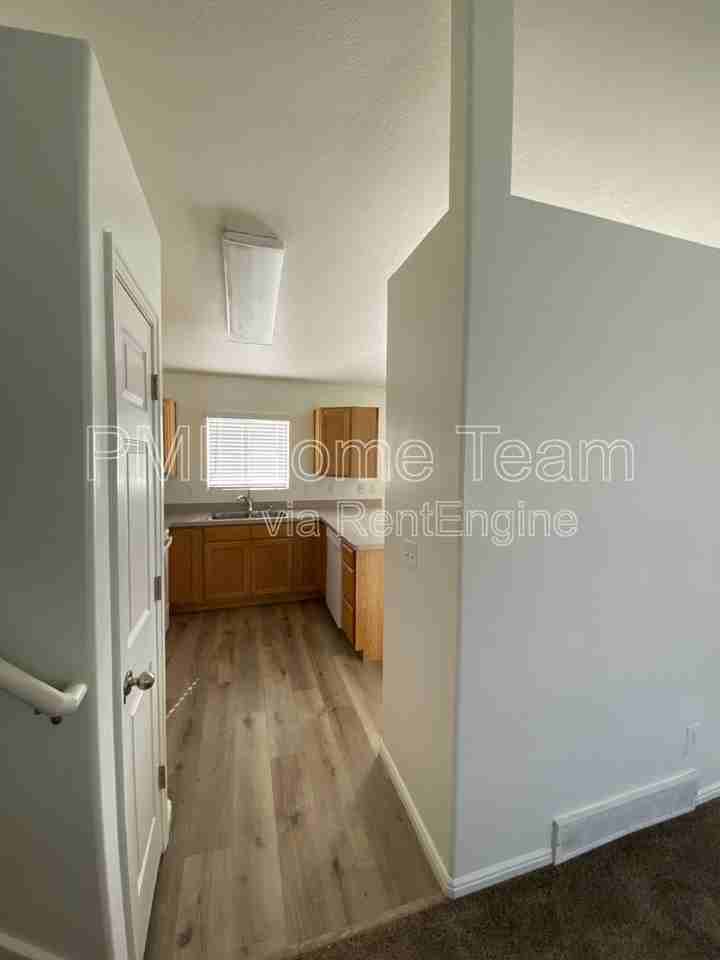 1639 W 600 N - Photo 4 of 29