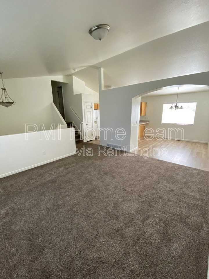 1639 W 600 N - Photo 5 of 29