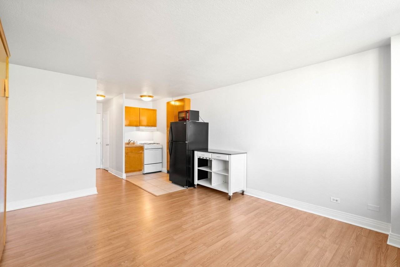 1196 N Grant St - Photo 5 of 13