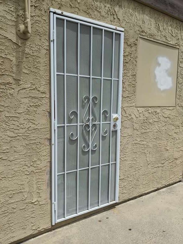 3380 R St - Photo 4 of 36