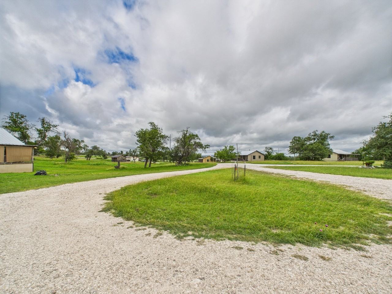141 Hill Country Cabin Ln - Photo 2 of 16