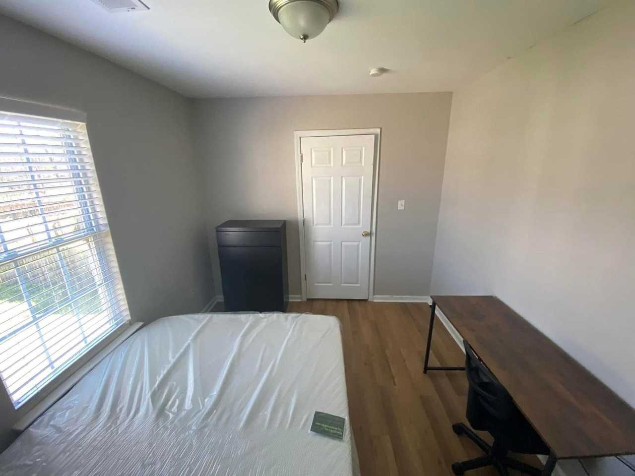 1026 Brianna Way - Photo 3 of 11