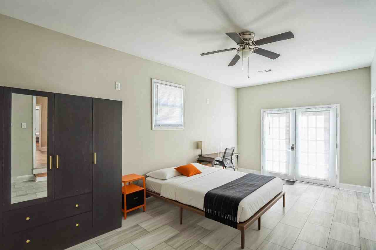 1108 Beverly Dr - Photo 4 of 17