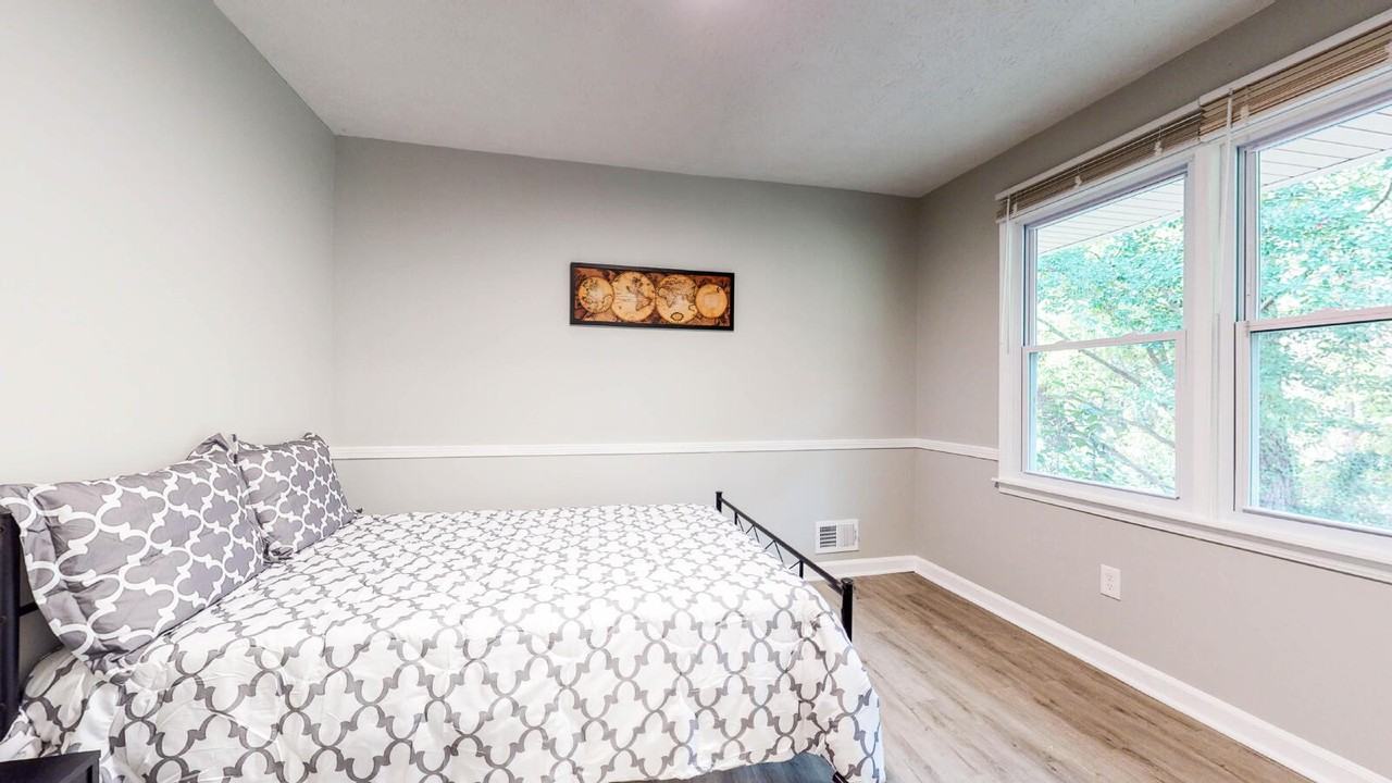 1671 Canberra Dr - Photo 6 of 25