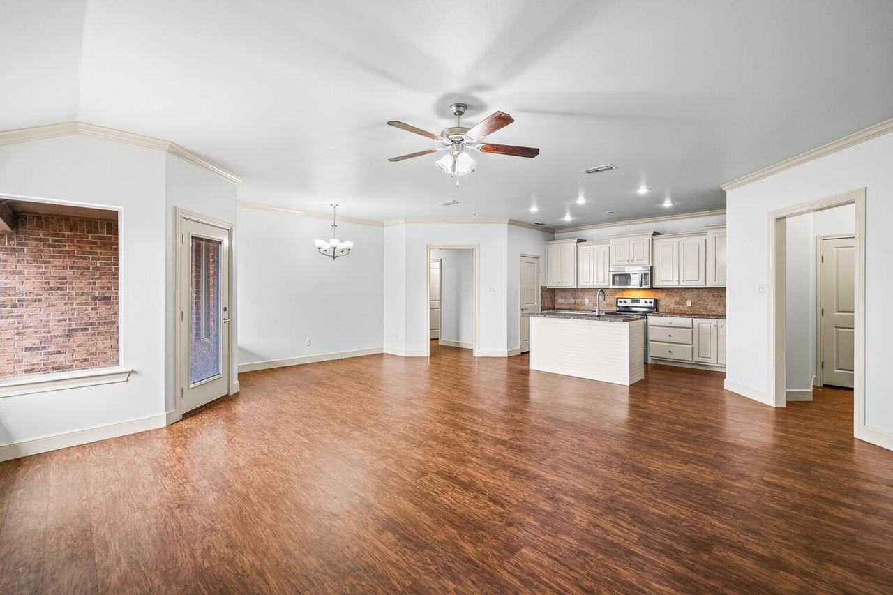 9806 Avenue V #B - Photo 4 of 20
