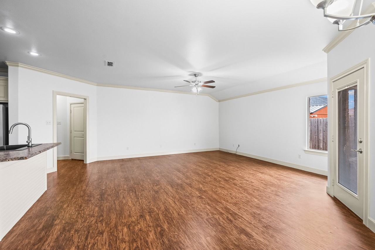 9806 Avenue V #B - Photo 5 of 20