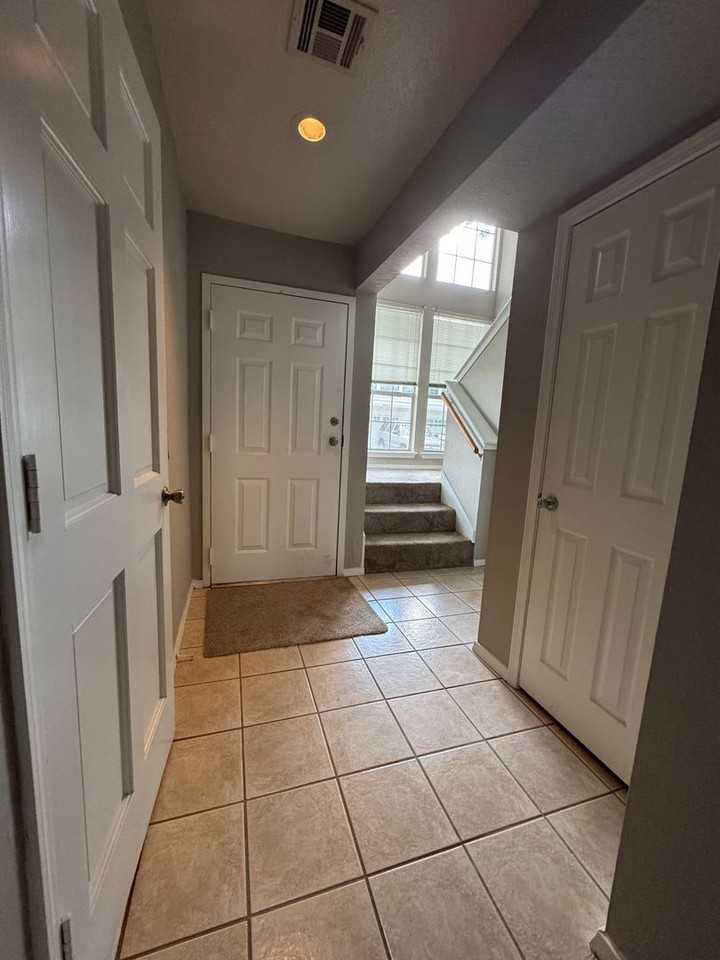 Baystone Town Homes - Photo 7 of 16