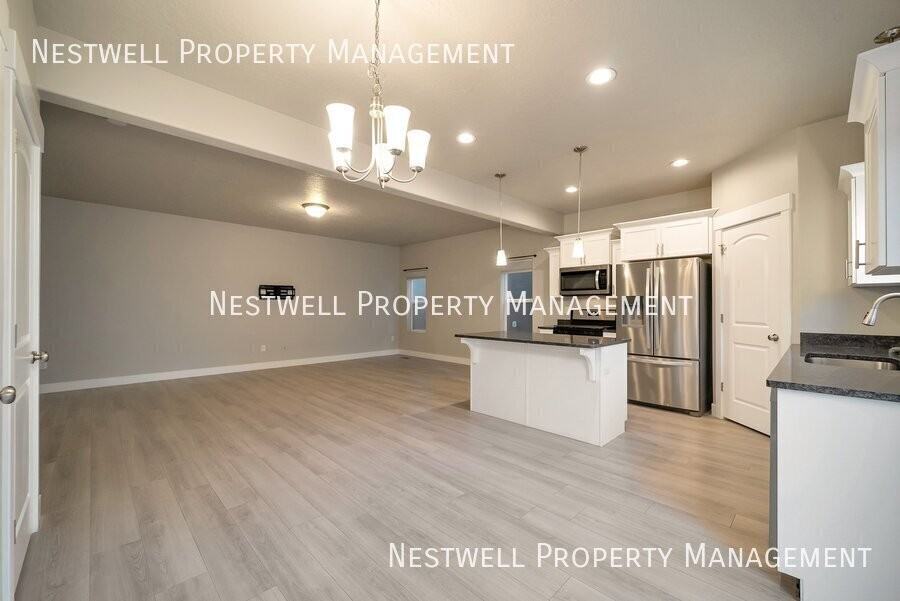 8704 N Pebble Aly - Photo 3 of 29