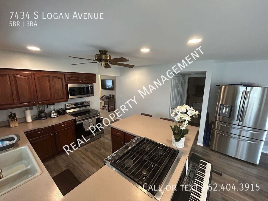 7434 S Logan Ave - Photo 3 of 32