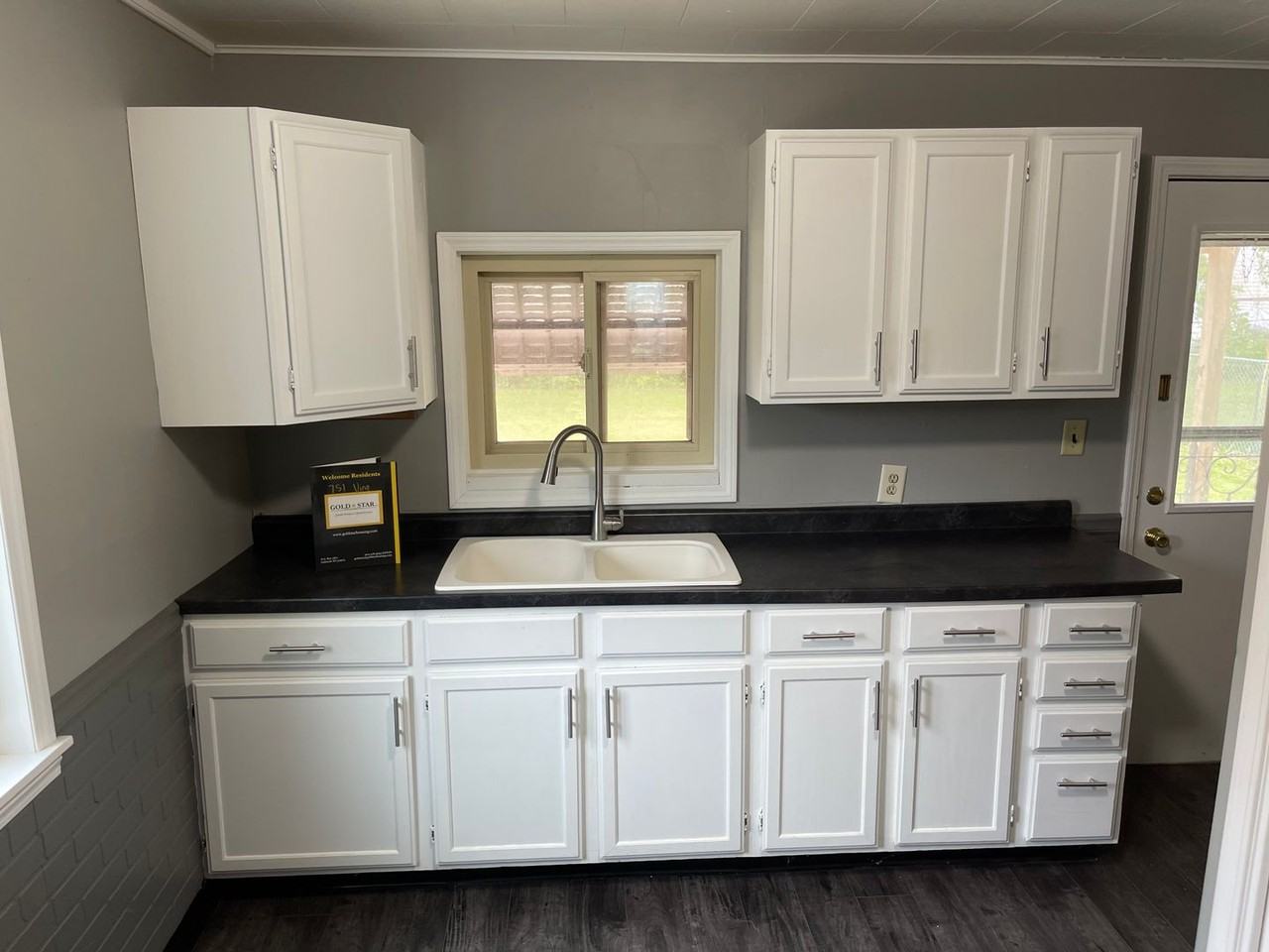 751 Vine Ave - Photo 4 of 19