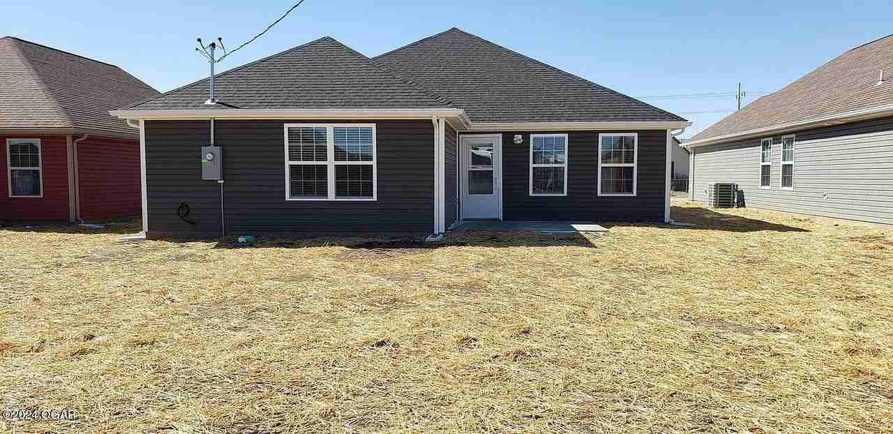 2205 S Pearl Ave #NA - Photo 2 of 16