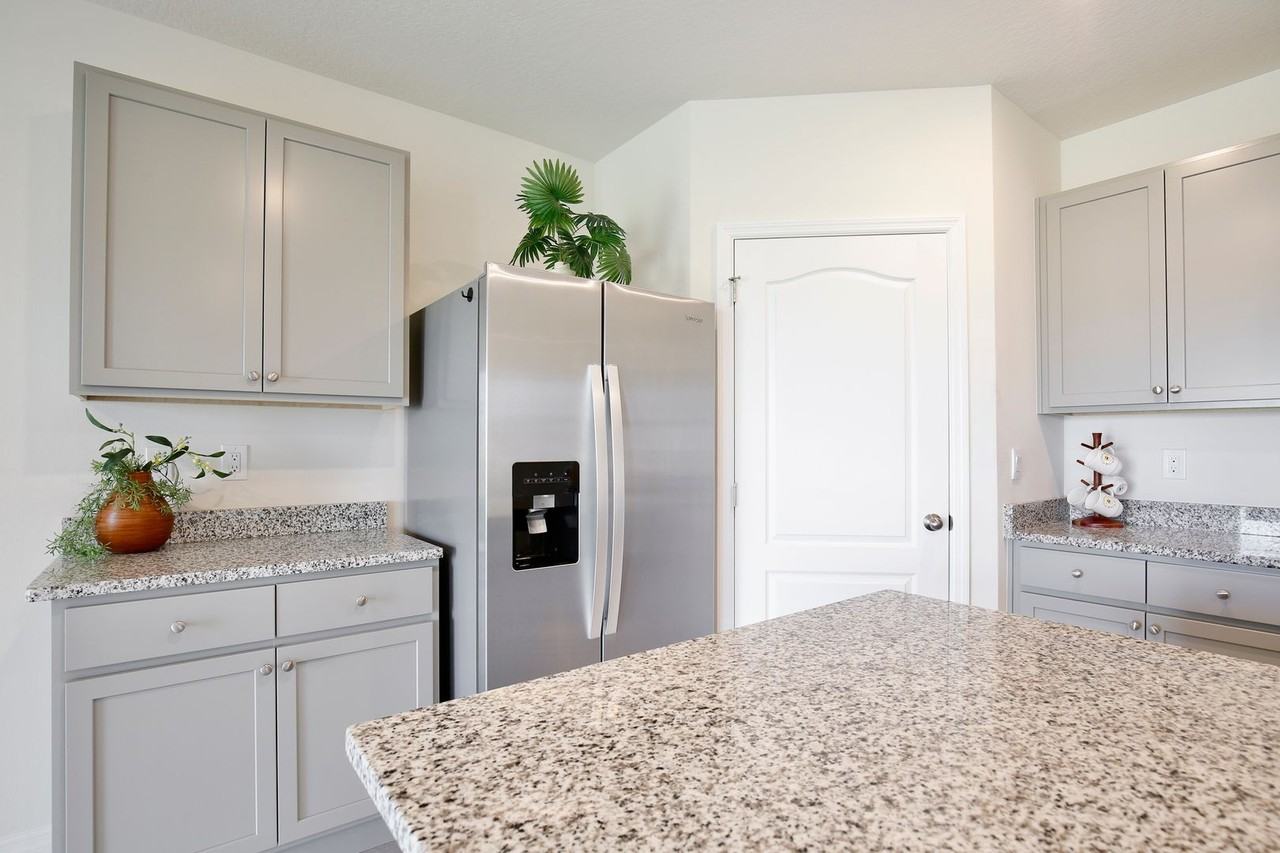 1372 Sugarwood St - Photo 7 of 40