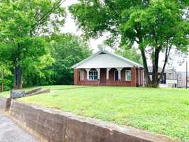 featured image of 917 Sinclair Dr