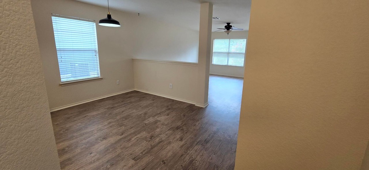 1403 Davis Mountain Loop - Photo 3 of 37