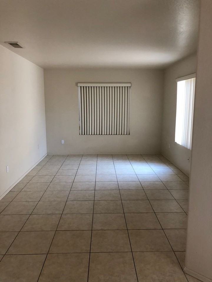 5311 N 104th Dr - Photo 3 of 18