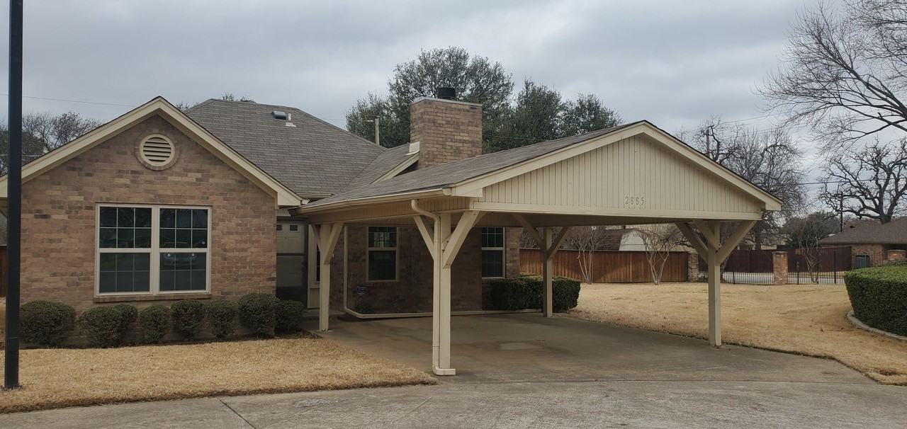 2885 Inniswood Cir - Photo 2 of 18