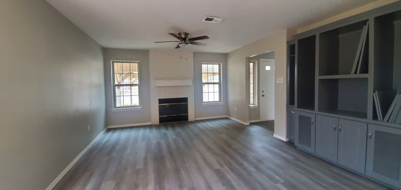 2885 Inniswood Cir - Photo 3 of 18