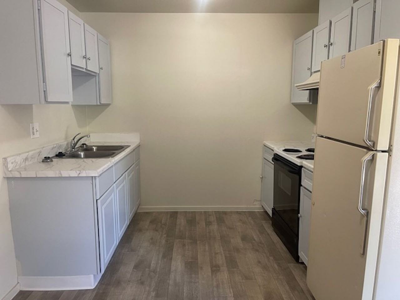 1180 Arnold Dr - Photo 4 of 11