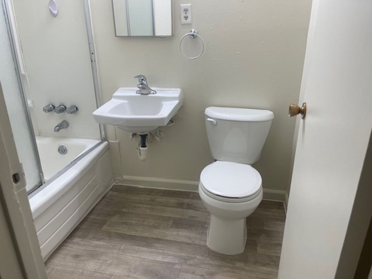 1180 Arnold Dr - Photo 6 of 11